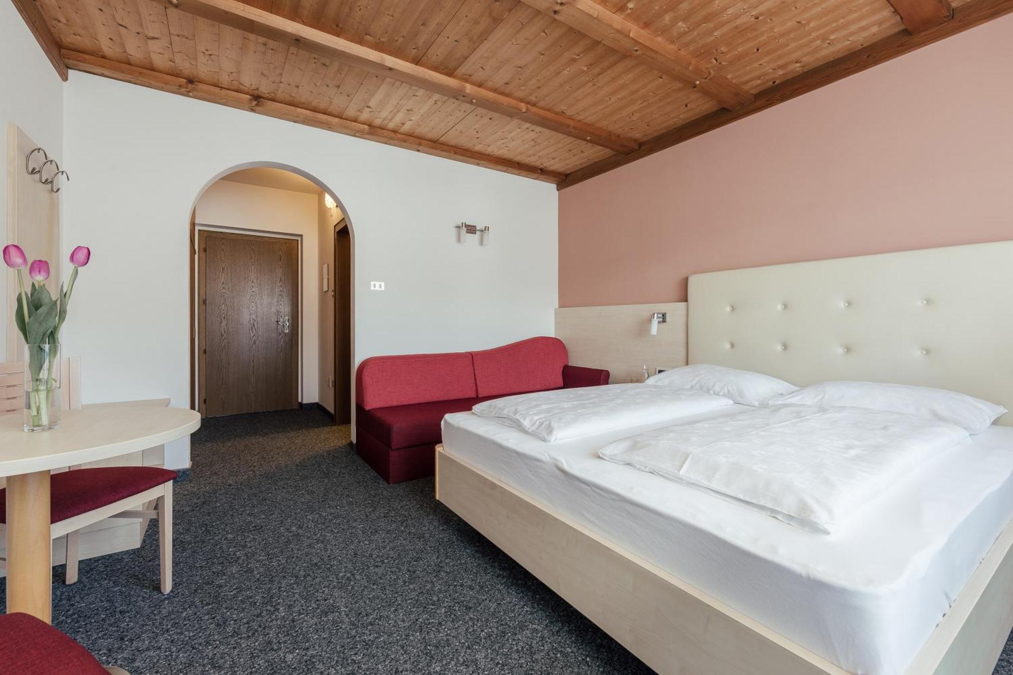 Hotel Garni Sirmian Мерано Екстер'єр фото