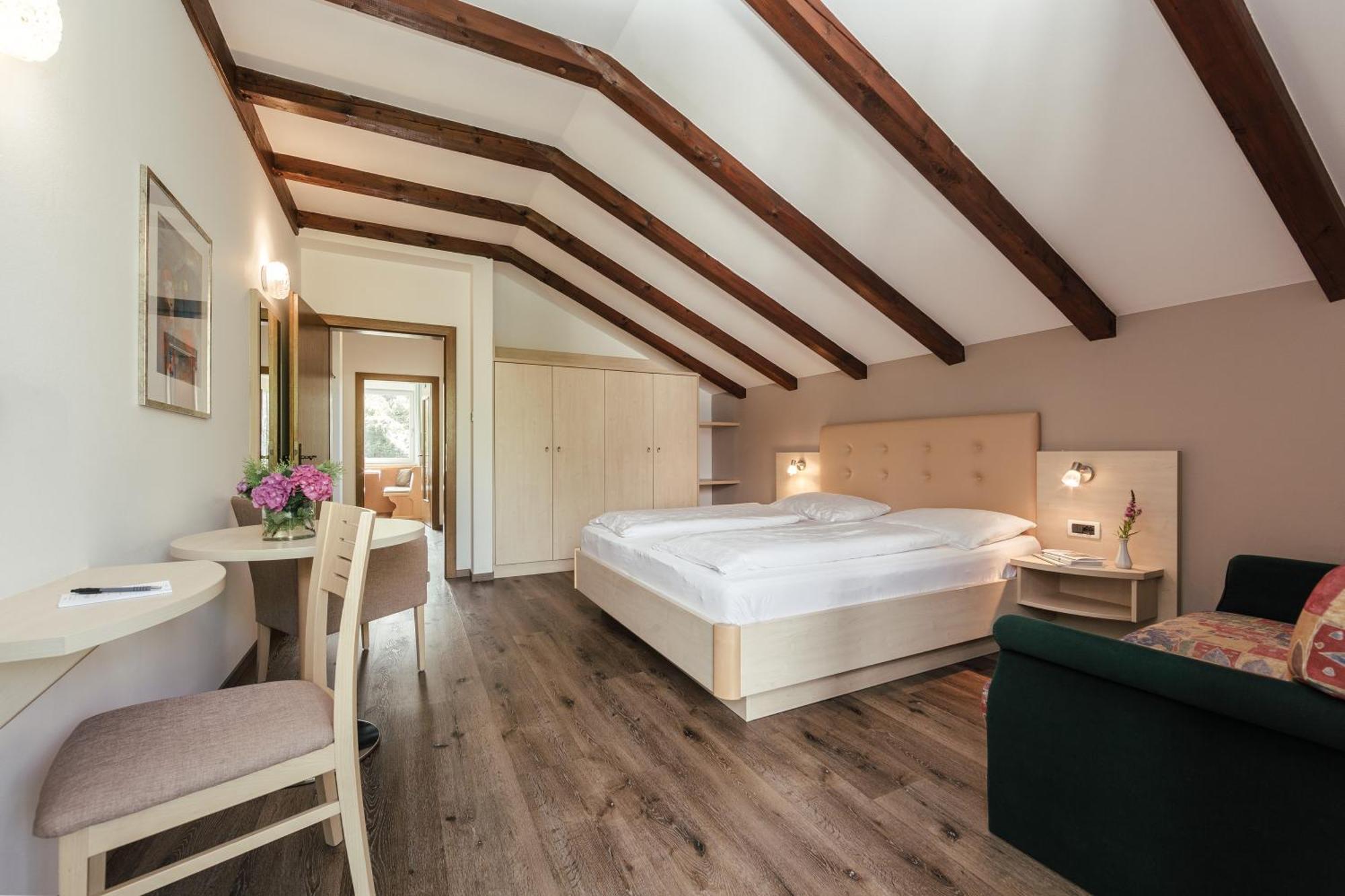Hotel Garni Sirmian Мерано Екстер'єр фото