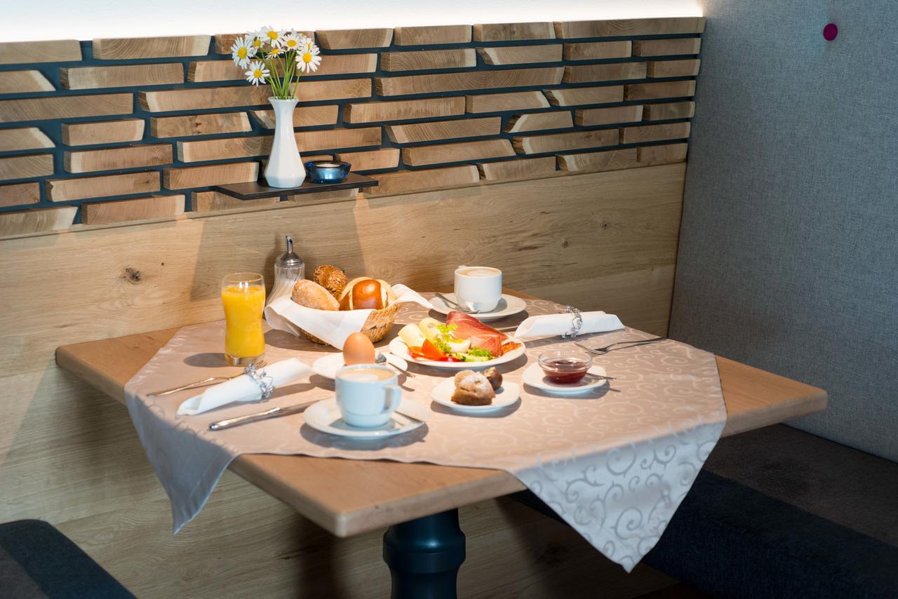 Hotel Garni Sirmian Мерано Екстер'єр фото